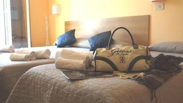 Escrivaninha, Wi-Fi de cortesia, roupa de cama