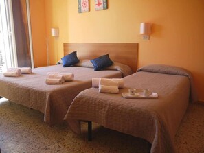 Schreibtisch, kostenloses WLAN, Bettwäsche