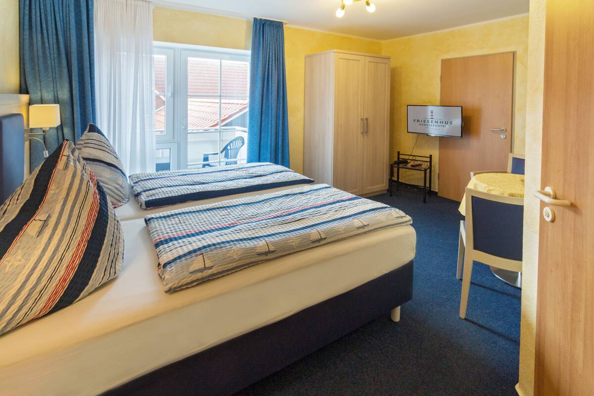 In-room safe, free WiFi, bed sheets