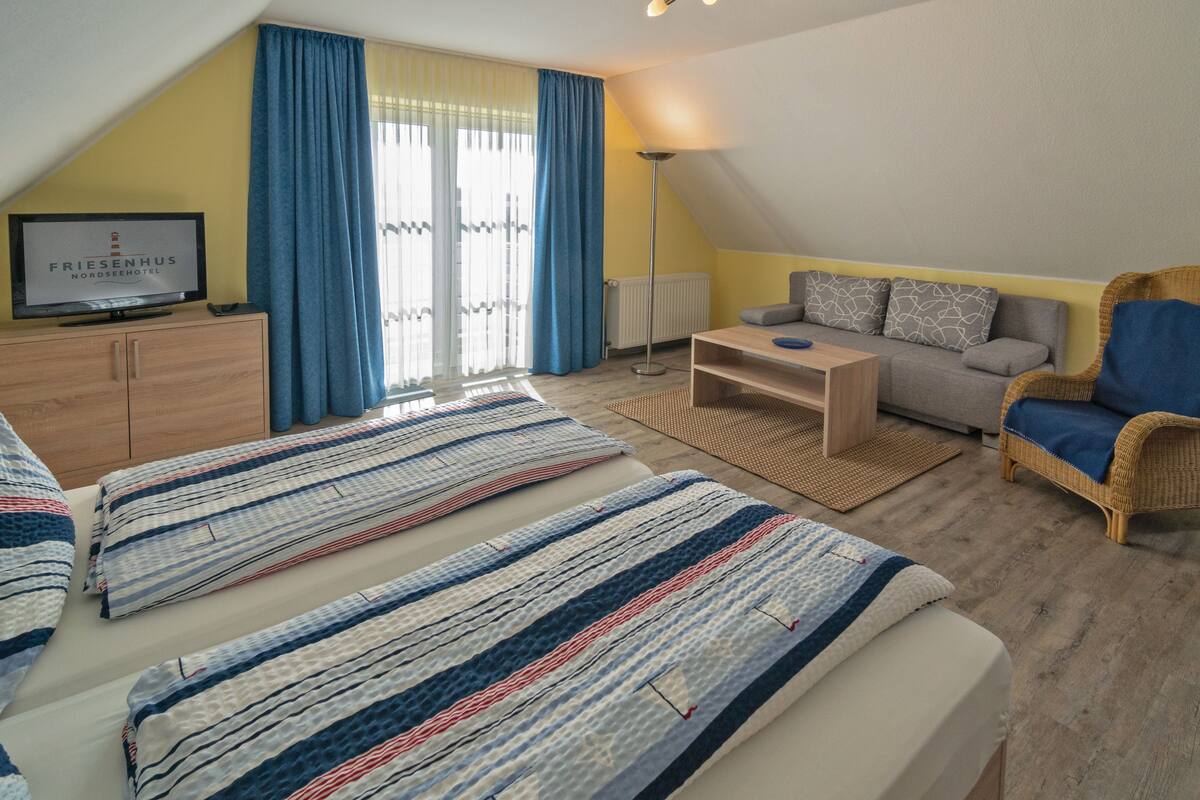 In-room safe, free WiFi, bed sheets