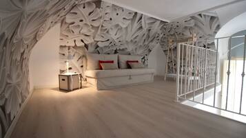 Superior-Maisonette | Schreibtisch, schallisolierte Zimmer, kostenloses WLAN