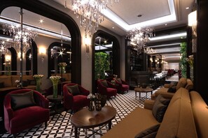 Lobby sitting area - Flora Centre Hotel & Spa (Hanoi)