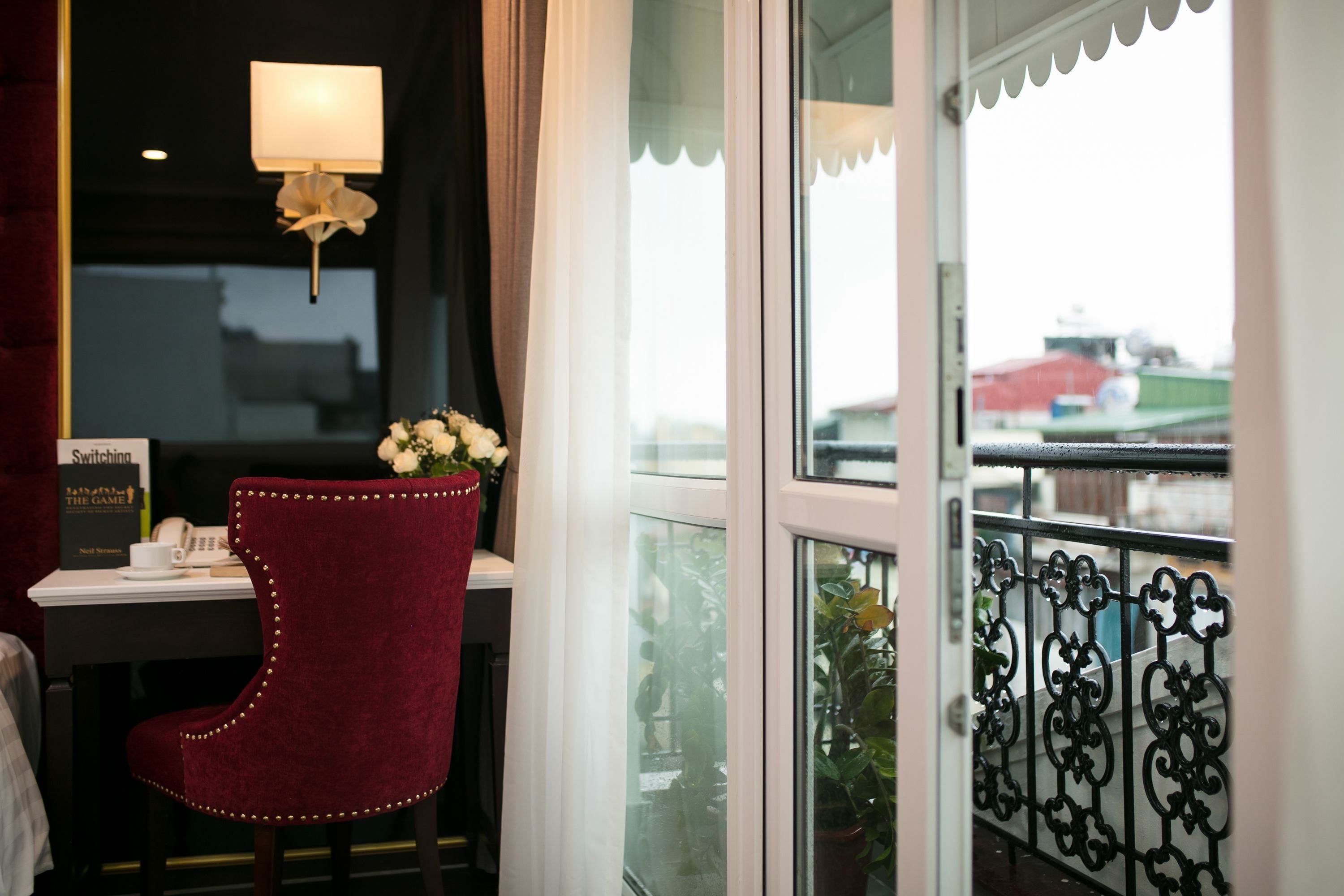 junior suite, 1 king bed, city view | premium bedding, minibar, in-room safe, desk