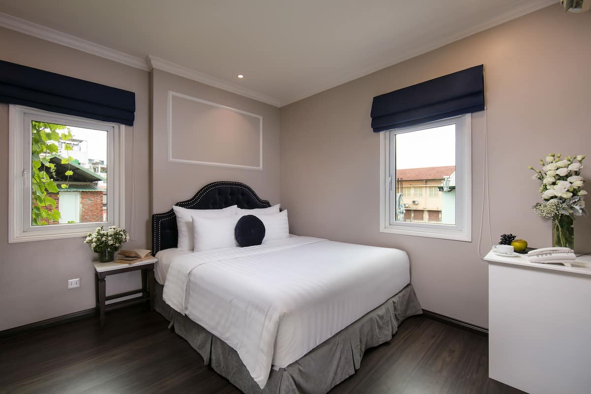 Luxe beddengoed, een minibar, een kluis op de kamer, een bureau