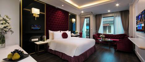 Junior Suite, 1 King Bed, City View | Room amenity