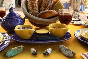 Gratis kontinental frukost varje dag