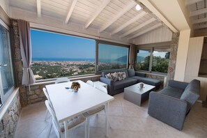 Villa, 2 Schlafzimmer | Wohnzimmer | Flachbildfernseher