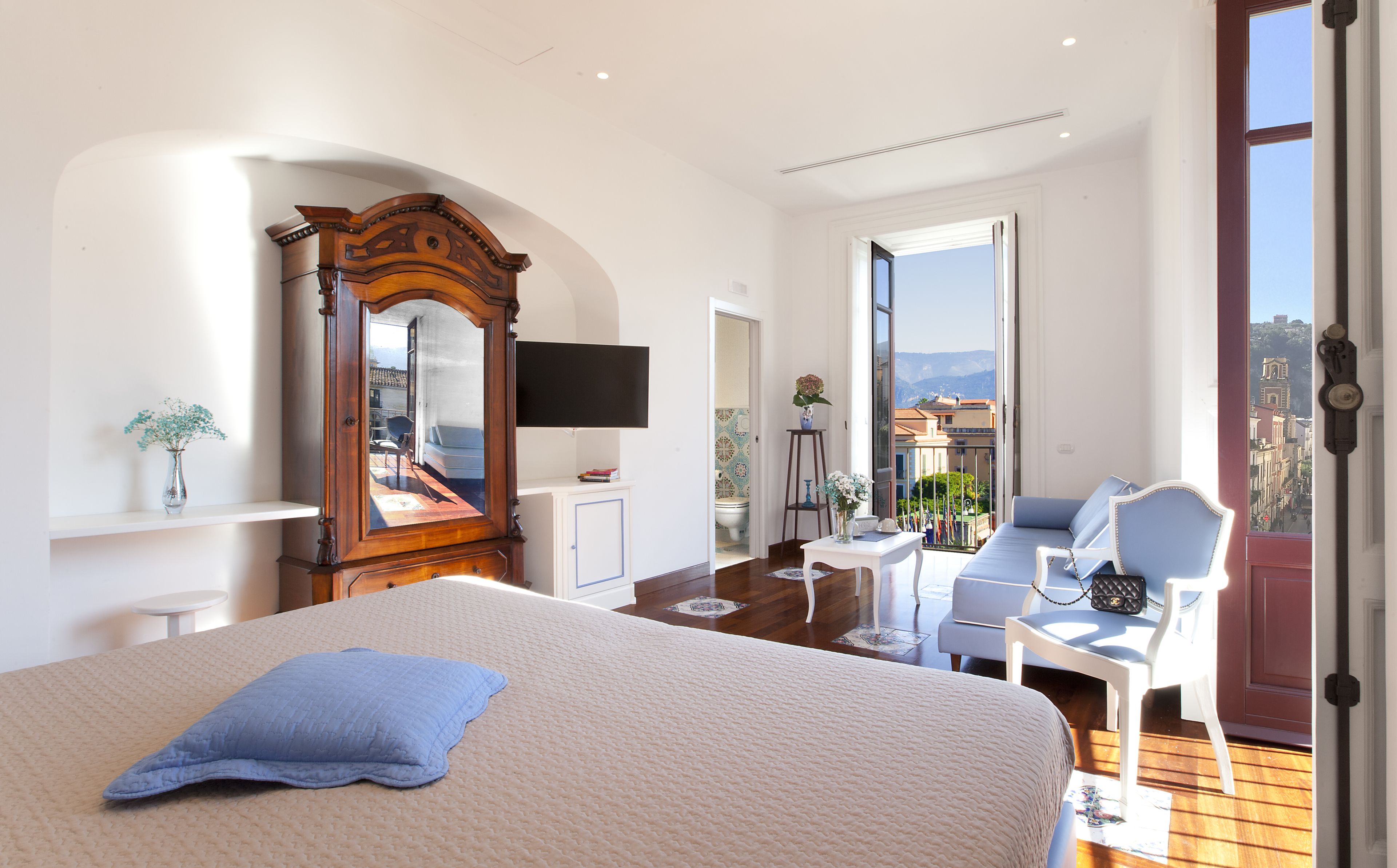 Premium bedding, minibar, in-room safe, desk