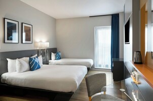 Room, 1 Twin Bed | In-room safe, desk, laptop workspace, iron/ironing board