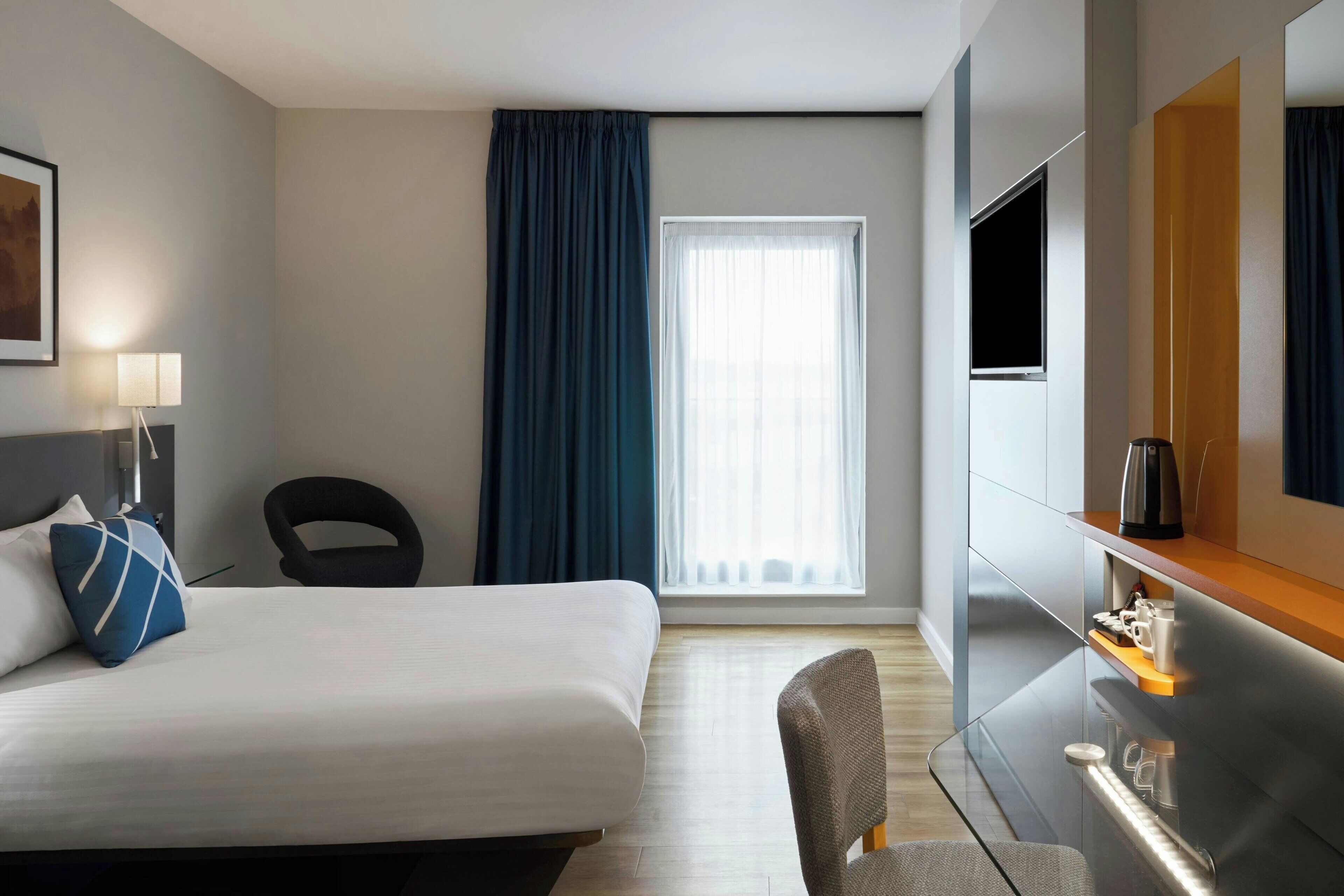 standard double room, 1 double bed, non smoking | 1 bedroom, in-room safe, desk, laptop workspace