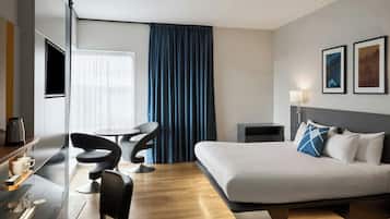 Room, 1 King Bed | In-room safe, desk, laptop workspace, iron/ironing board