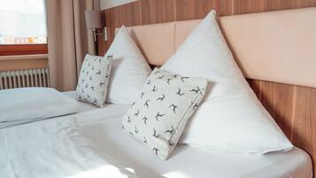 双人房 | 办公桌、免费 WiFi、床单