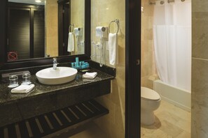 Shower, free toiletries, hair dryer, towels - Grand Memories Punta Cana All Inclusive (Punta Cana)