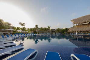 Outdoor pool - Grand Memories Punta Cana All Inclusive (Punta Cana)