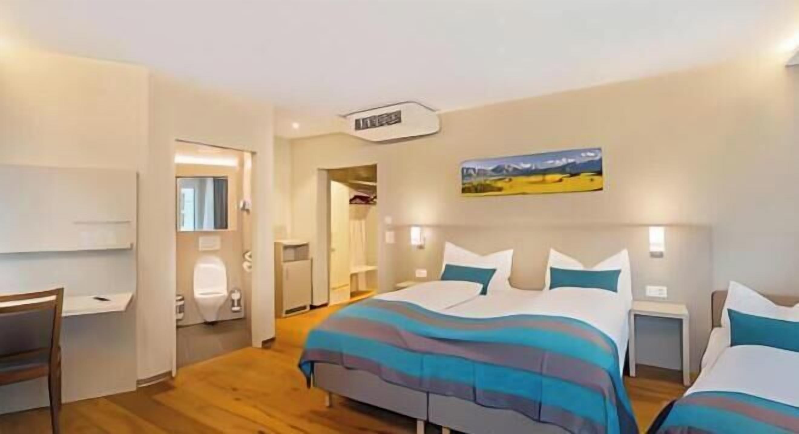 Sengetøy av topp kvalitet, safe på rommet, skrivebord og lydisolert