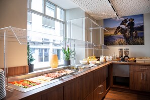 Colazione a buffet, servita tutte le mattine (20 CHF a persona)