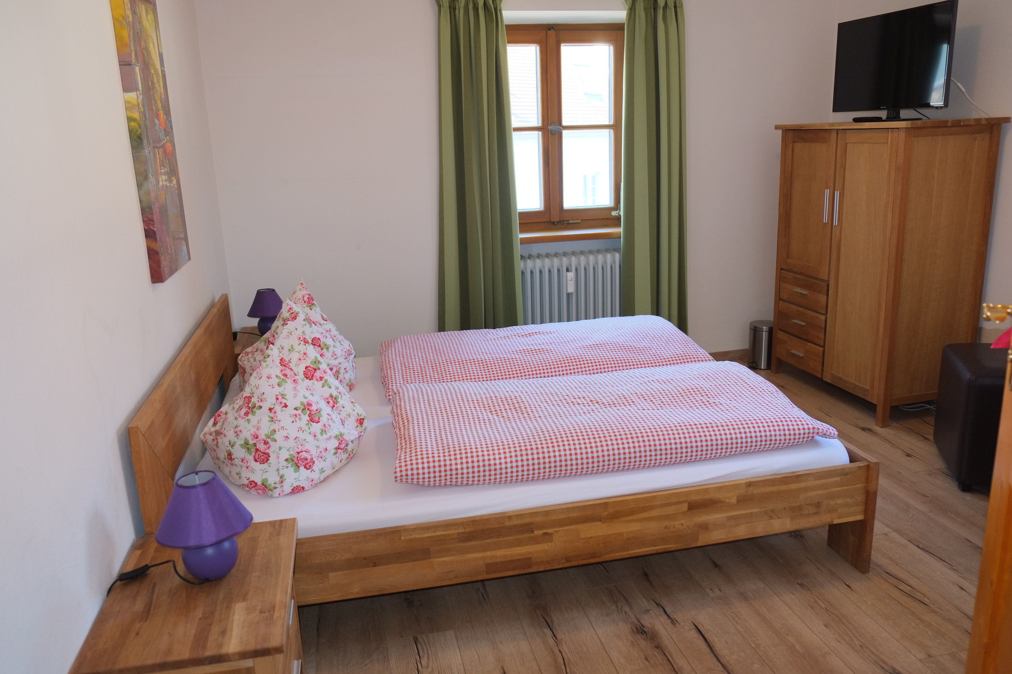 Phòng đôi tiện nghi đơn giản | Truy cập Internet không dây miễn phí, bộ trải giường 