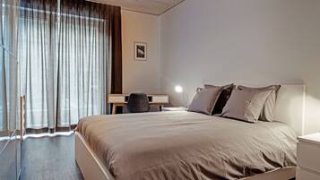 1 bedroom, individually decorated, individually furnished