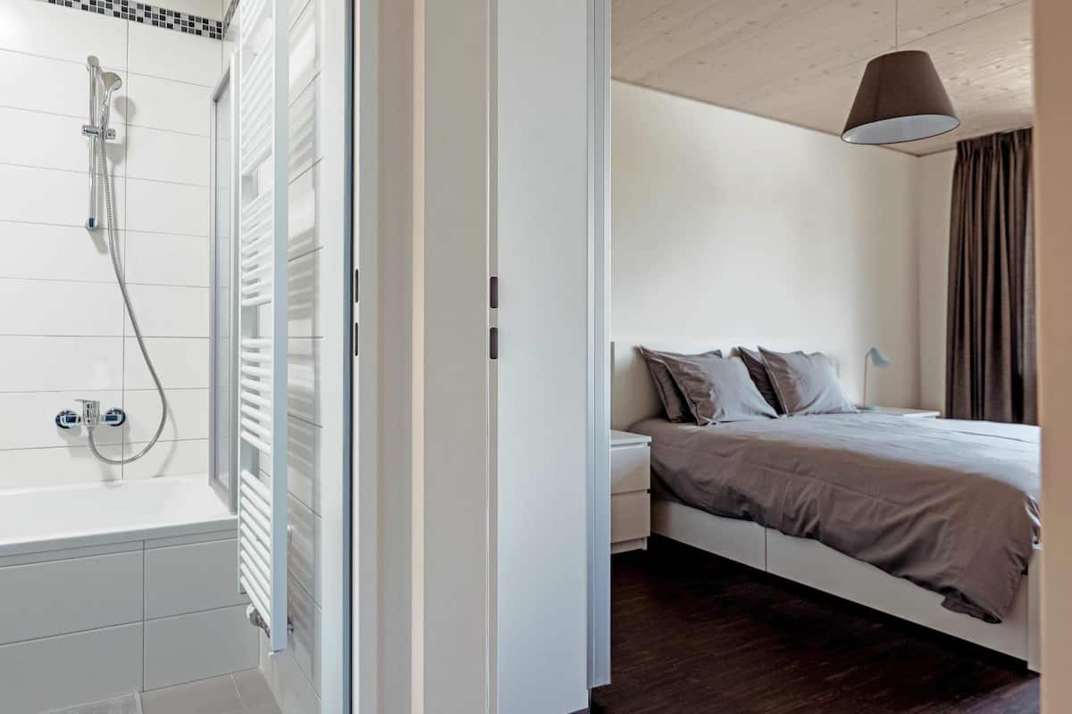 1 bedroom, blackout drapes, soundproofing