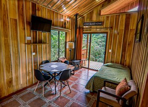 小屋 | 起居区 | 平板电视