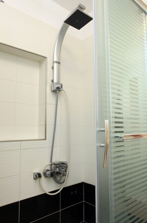 Apartment, 3 Bedrooms, Sea View (Penthouse) | Bathroom shower