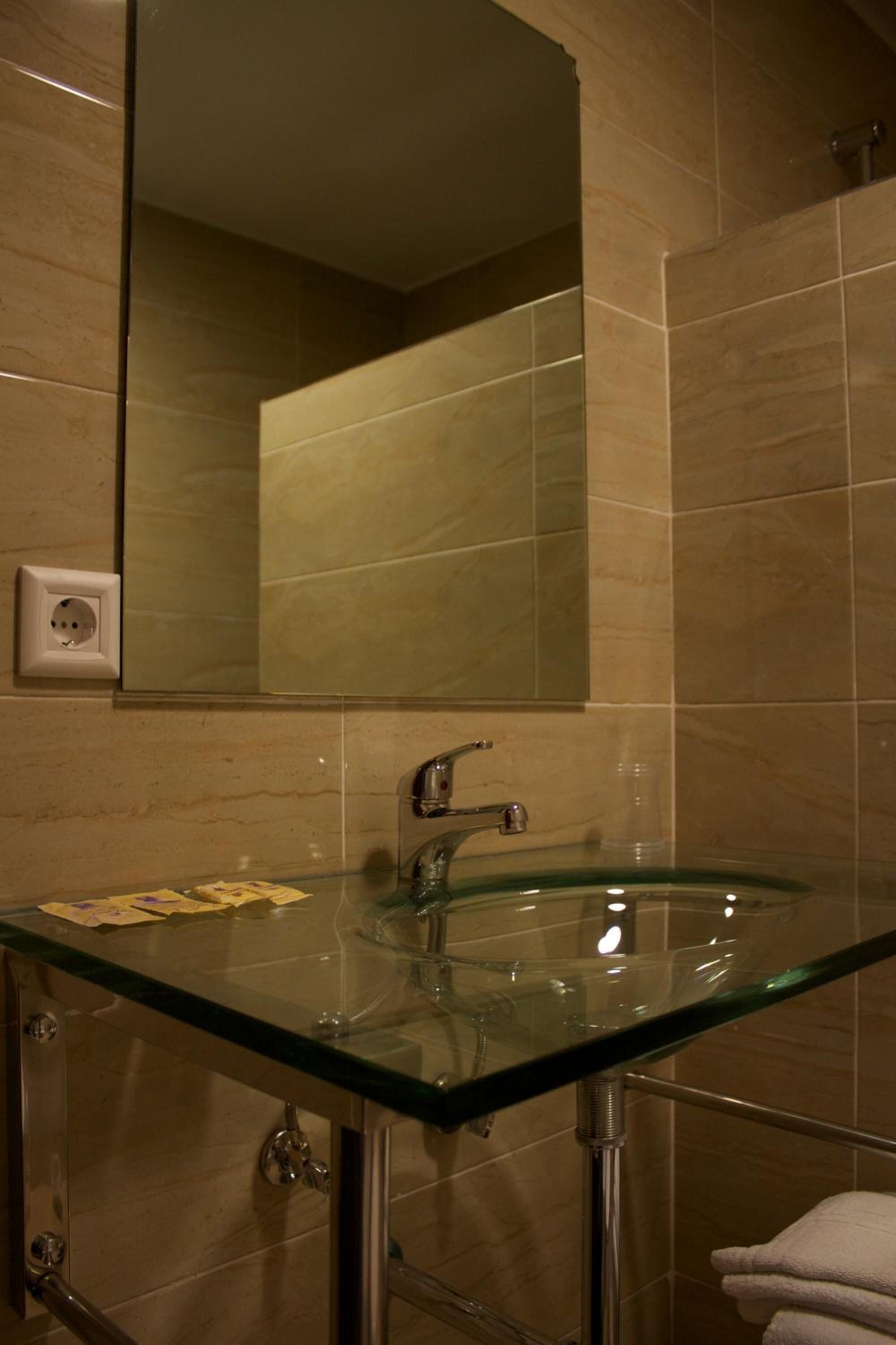 free toiletries, towels