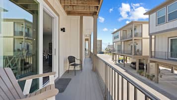 Casa de campo exclusiva, 2 habitaciones, balcón, vista a la laguna | Balcón