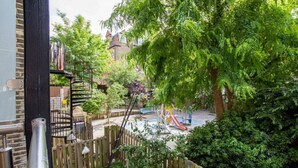 Premium Apartment, 1 Bedroom, Balcony, Garden View | Garden view - Brick Lane Comfy Apartments (London)