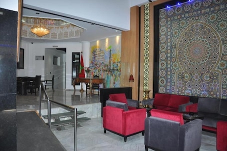 Breakfast, lunch, dinner served; local and international cuisine