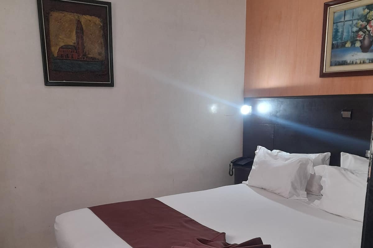 Single Room | 1 bilik tidur, peti besi dalam bilik, meja, ruang kerja komputer riba
