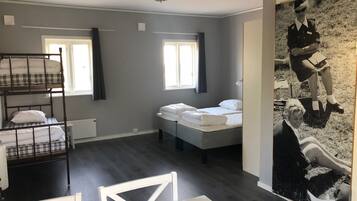 VerdunkelungsvorhĂ€nge, BĂŒgeleisen/BĂŒgelbrett, kostenloses WLAN