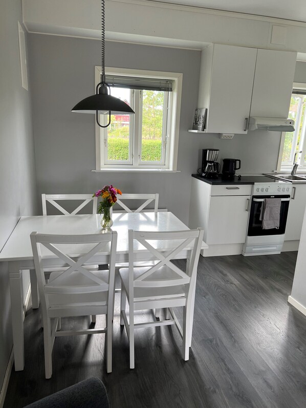 Rideaux occultants, fer et planche à repasser, Wi-Fi gratuit