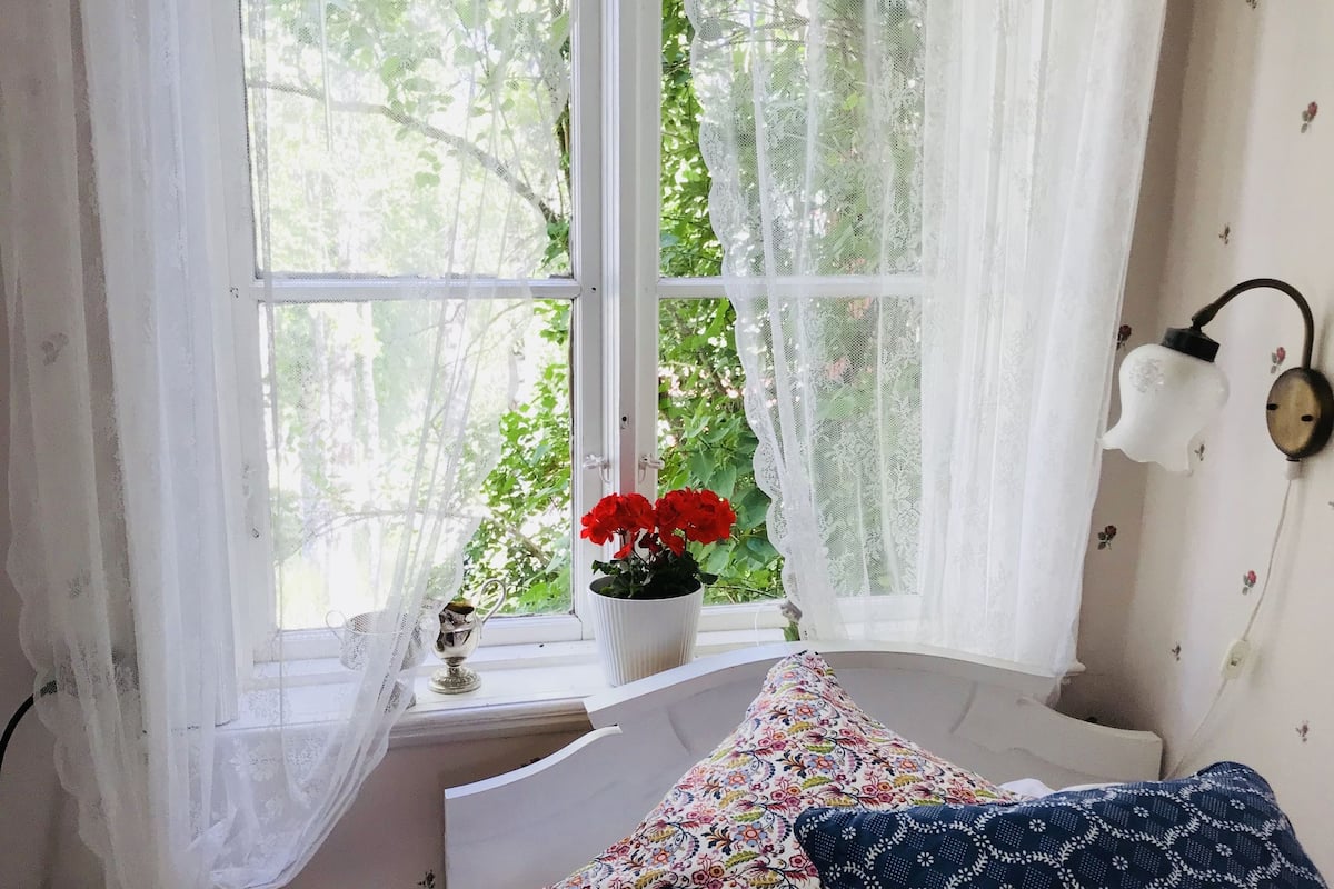 Twin Room, Shared Bathroom