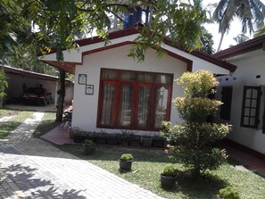 Comfort Apartment, 4 Bedrooms - Bandhusena Apartments (Mirissa)