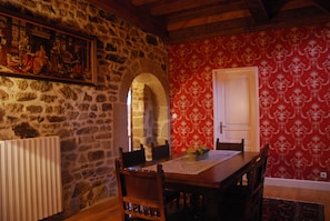 Individually decorated, individually furnished, cots/infant beds - Au Domaine de Rimou (Rimou)