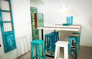 Breakfast area - Wake Up in Tarifa - Hostel (Tarifa)