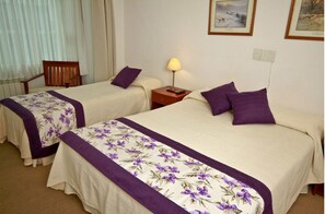 Triple Room | In-room safe, blackout drapes, free WiFi, bed sheets