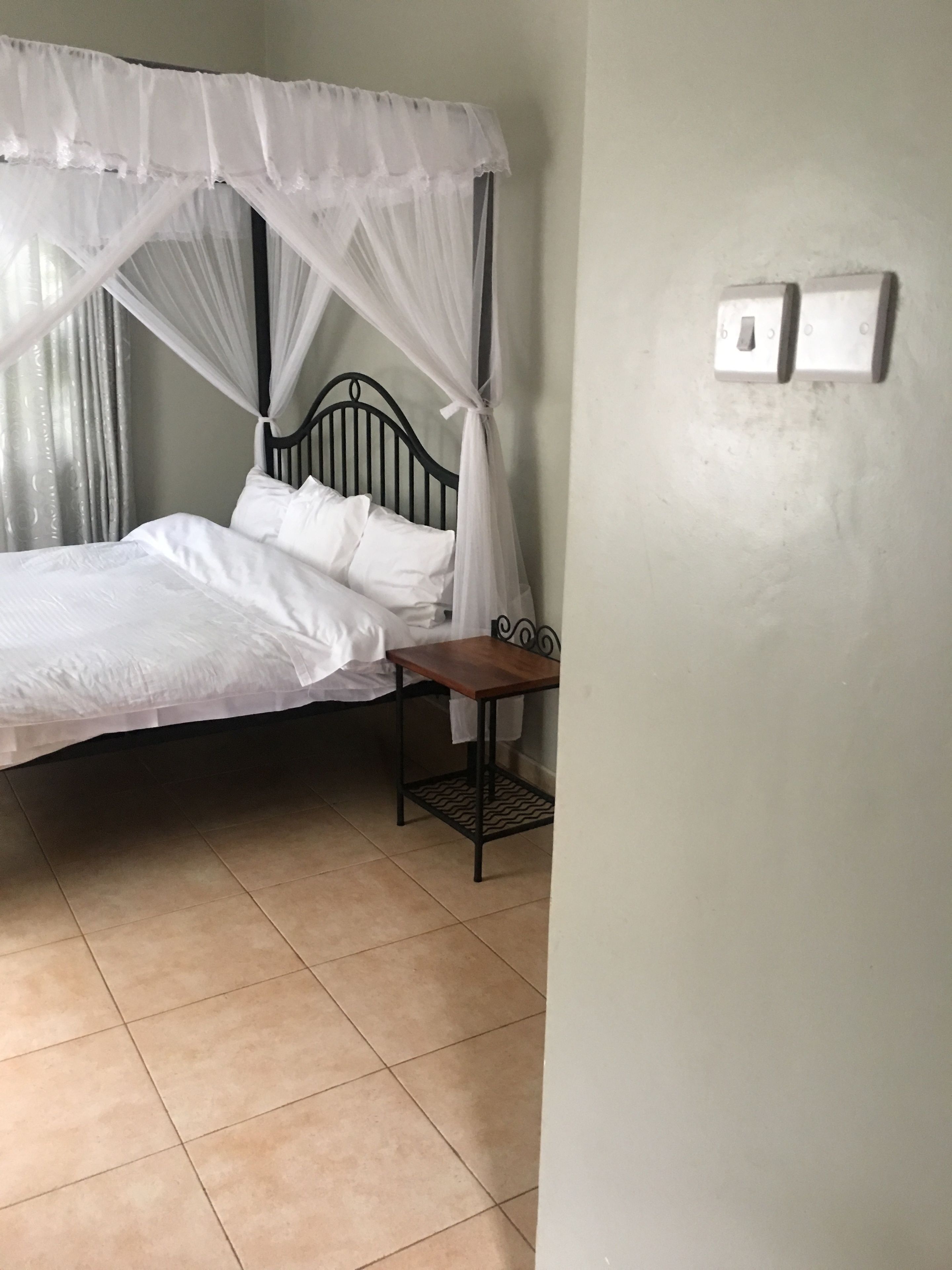 2 Schlafzimmer, hochwertige Bettwaren, Schreibtisch, kostenloses WLAN