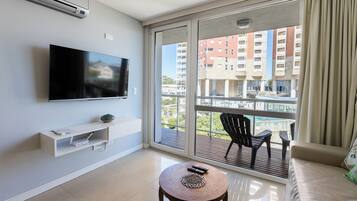 Superior Apartment, 1 Bedroom | Ruang tamu | TV skrin rata, Netflix, lantai dipanaskan