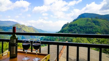 Superior Double Room with Mountain View and Balcony | Balkongutsikt