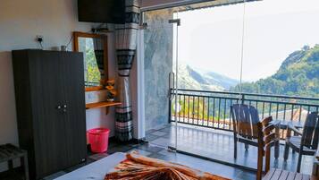 Premium bedding, pillow-top beds, minibar, in-room safe