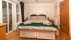 3 habitaciones, cortinas blackout y tabla de planchar con plancha 