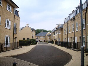 Property grounds - St. Matthew's Gardens Apartment (Cambridge)