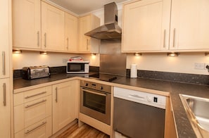 Apartamento, 3 quartos, terraço | Cozinha privada | Geladeira grande, micro-ondas, fogão, cooktop