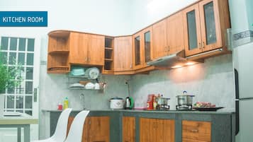 House, 4 Bedrooms, Balcony | Private kitchenette | Full-sized fridge, microwave, stovetop, coffee/tea maker
