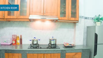 Rumah, 4 kamar tidur, balkon | Dapur kecil pribadi | Lemari es besar, microwave, kompor, dan mesin pembuat kopi/teh