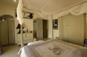 1 bedroom, in-room safe, blackout drapes, iron/ironing board - Le Laugaut's (Nosy Be)