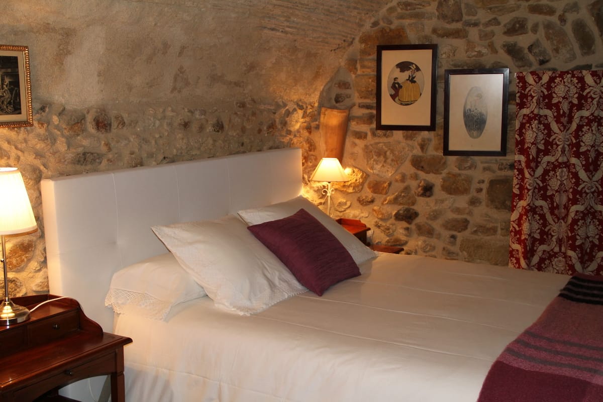 Junior Suite | Premium bedding, desk, iron/ironing board, WiFi (free)