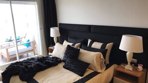 Apartemen Mewah, pemandangan pantai | 1 kamar tidur, selimut bulu angsa, dan tirai kedap cahaya