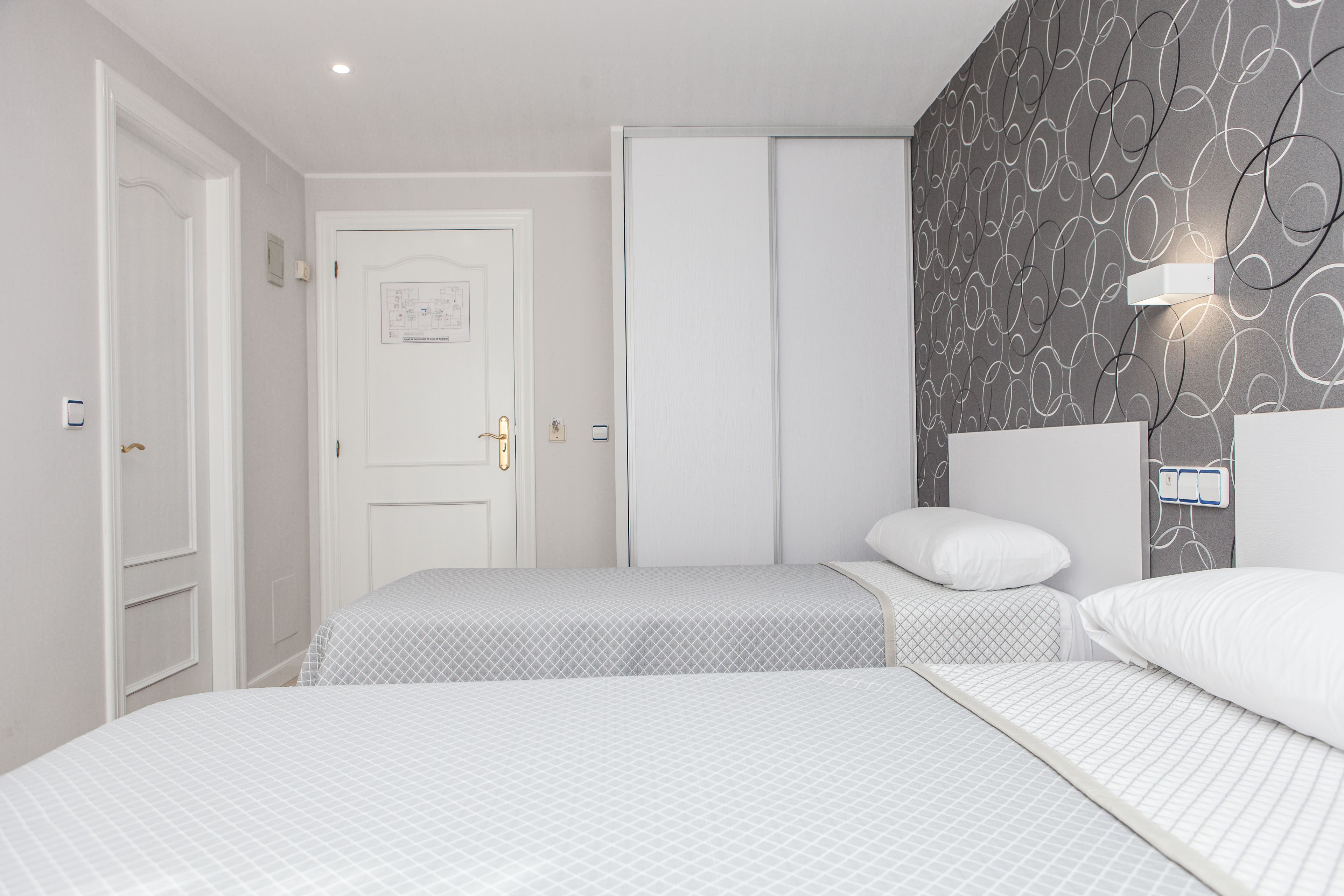 quadruple room | 1 bedroom, blackout curtains, free wifi, bed sheets